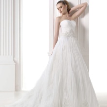 Esküvői ruha a DONAMS gyűjteményéből a Pronovias a-silhouette-ból