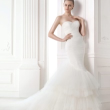 Esküvői ruha a DREAMS kollekcióból a Pronovias halból