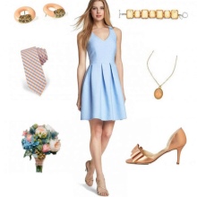 Accessoires beiges pour robe bleue