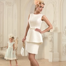 Robe de mariée courte avec basky de Tatiana Kaplun