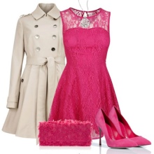 Chaussures à robe cramoisie et manteau beige