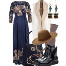 Robe longue avec une impression en haut et en bas et accessoires pour femmes avec la figure d'une poire