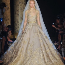 Robe de mariée baroque avec broderies dorées