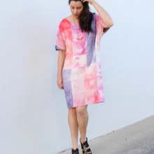 Robe de couleur au genou