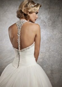 Robe de mariée avec bretelle sur le cou et dos ouvert
