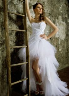 Robe de mariée courte avec un train