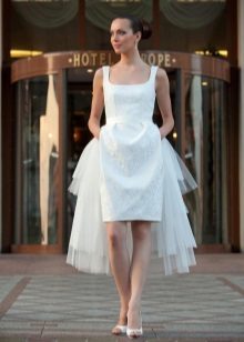 Robe de mariée courte décolleté carré