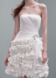 Robe de mariée avec des volants sophistiqués