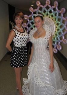 Robe de mariée à partir de ballons