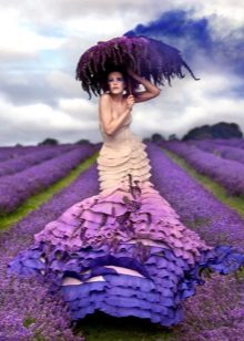 Robe de mariée colorée et un peu effrayante