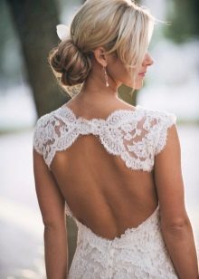 Robe de mariée sans dossier en dentelle