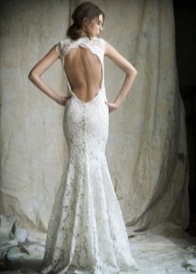 Robe de mariée découpée dans le dos