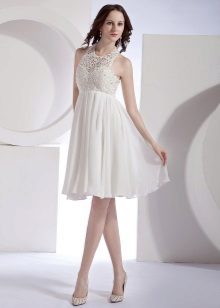 Robe de mariée courte avec haut en dentelle