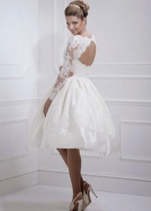 Robe de mariée sans dossier en dentelle