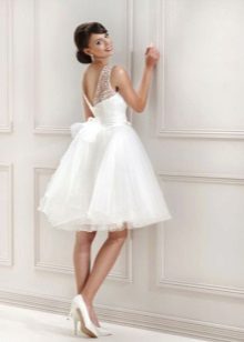 Robe de mariée courte avec corsage en dentelle
