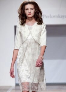 Robe de mariée courte en dentelle avec boléro