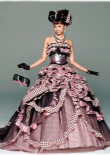 Robe de mariée de couleur dans le style national