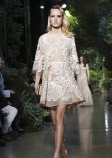 Robe de mariée beige par Eli Saab