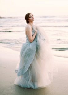 Robe de mariée sur la plage de Salatnese