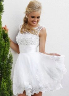 Robe de mariée courte et moelleuse