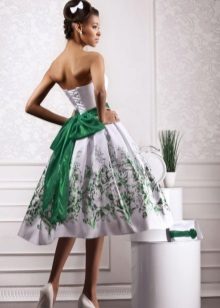 Robe de mariée blanche aux accents verts