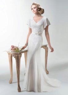 Robe de mariée droite avec une cloche à la manche