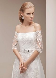 Robe de mariée en dentelle avec manches