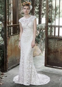 Robe de mariée droite en dentelle fermée