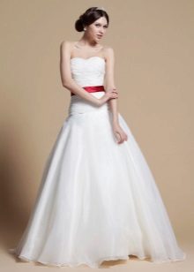Robe de mariée A-ligne avec ceinture