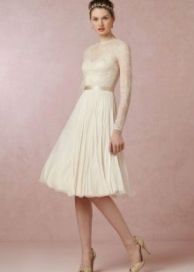 Robe de mariée courte dans le style provençal