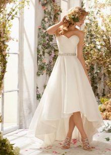 Robe de mariée courte avec train