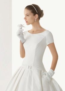 Robe de mariée avec des gants courts