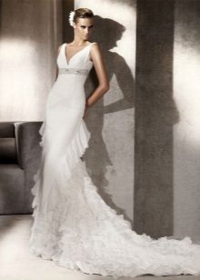 Robe de mariée avec volants dans le dos