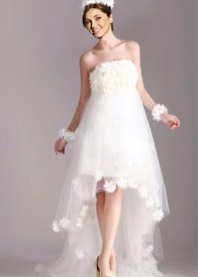 Robe de mariée de maternité, devant court