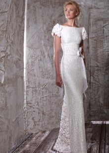 Robe droite de mariée avec des manches en dentelle