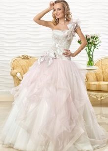 Robe de mariée rose de Oksana Mucha