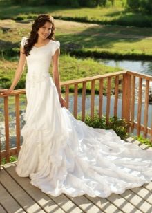 Robe de mariée modeste avec train
