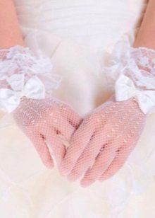 Gants de mariage pour une robe de mariée d'été