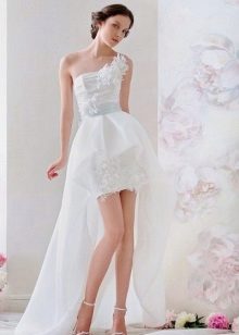 Robe de mariée courte avec train