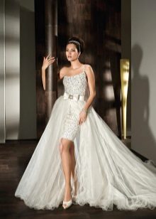 Robe de mariée avec un train détachable à la ceinture