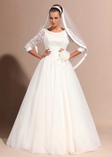 Robe de mariée avec des manches en dentelle magnifique