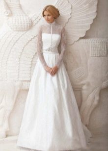Robe de mariée avec des manches en dentelle en forme de A