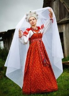 Robe de mariée à la russe