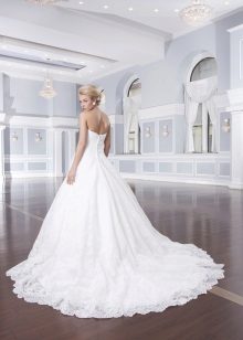 Robe de mariée cascade train