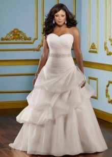 Robe de mariée blanche pour les brunettes