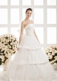 Robe de mariée à partir de bleuets