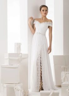 Robe de mariée à partir de bleuets avec de la dentelle