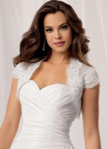 Robe de mariée avec boléro ajouré