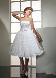 Robe en dentelle des années 50