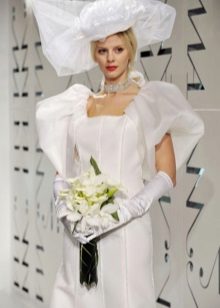 Robe de mariée horrible avec de grandes manches